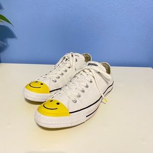 🟡RARE🟡 Smiley face Converse 10 men’s 12 women’s